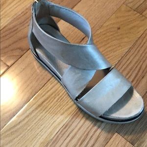 Bussola gold sandals